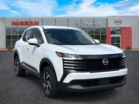 Used 2025 Nissan Kicks SV image 1