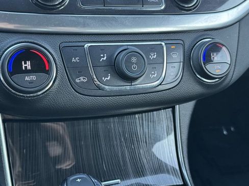 Used 2017 Chevrolet Impala LT image 10