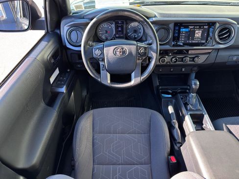 Used 2017 Toyota Tacoma TRD Off-Road image 28