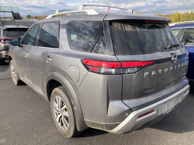 Used 2025 Nissan Pathfinder SL AWD/4WD image 3