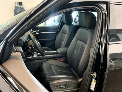 Used 2023 Audi e-tron Premium w/ Convenience Plus Package image 7