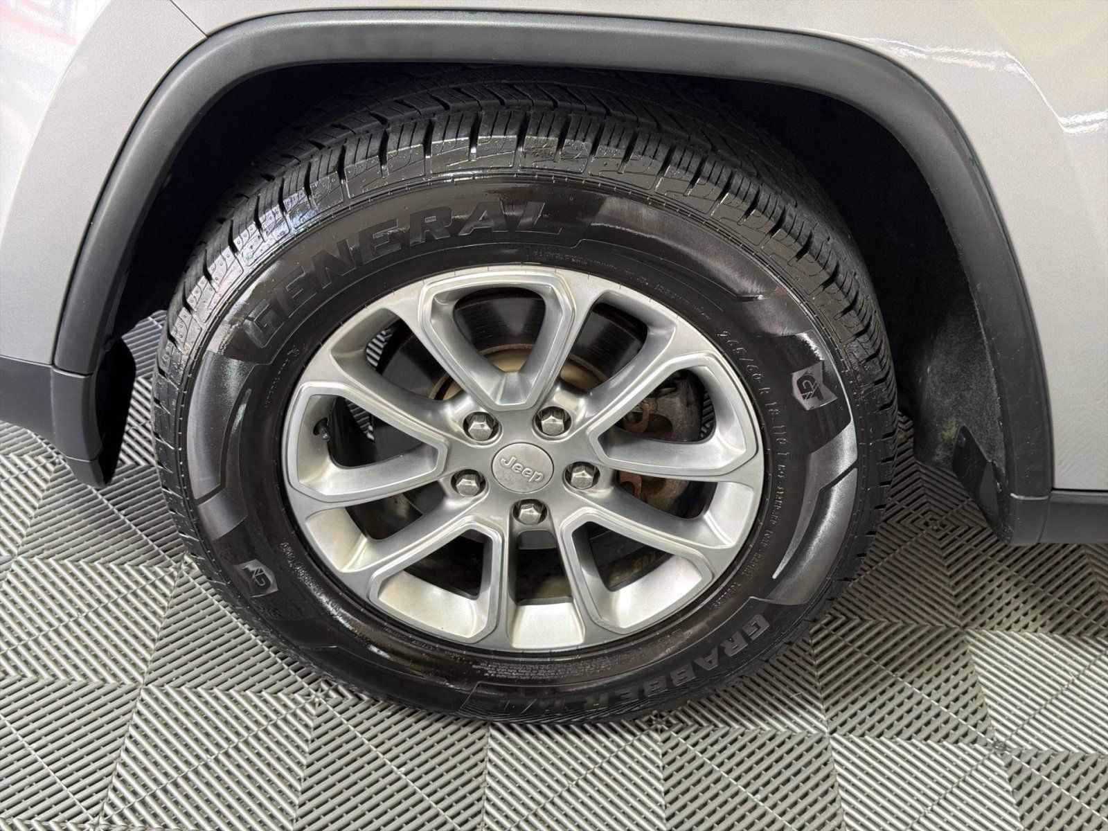Used 2015 Jeep Grand Cherokee Limited AWD/4WD image 12