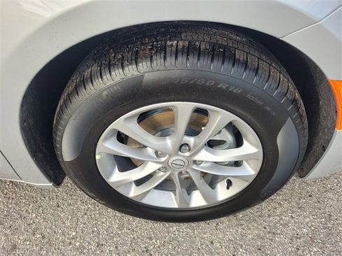 New 2026 Chrysler Pacifica Select image 16