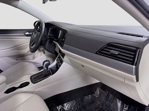 Used 2023 Volkswagen Jetta SE image 28