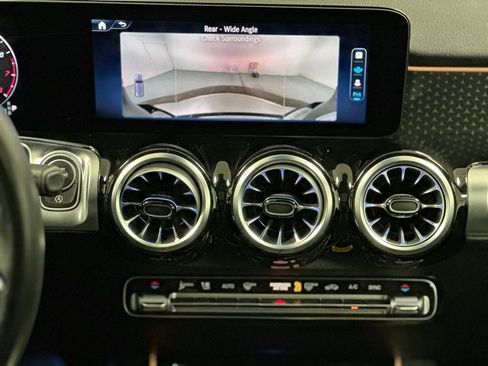 Used 2025 Mercedes-Benz GLB 250 image 7