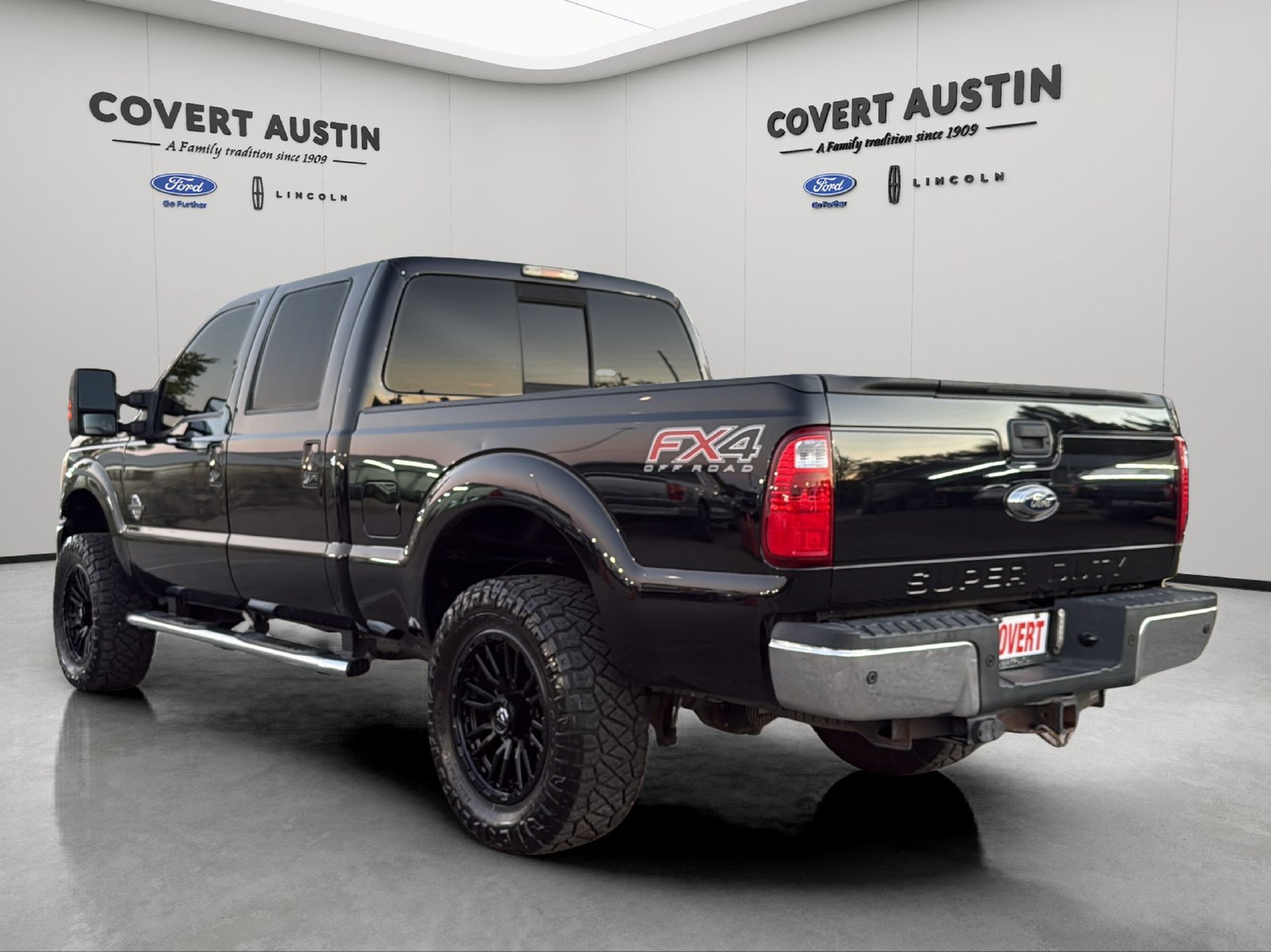 Used 2016 Ford F250 Lariat w/ Lariat Ultimate Package AWD/4WD image 3