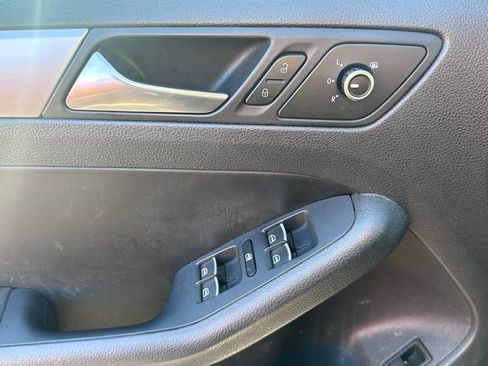Used 2013 Volkswagen Jetta SE image 19
