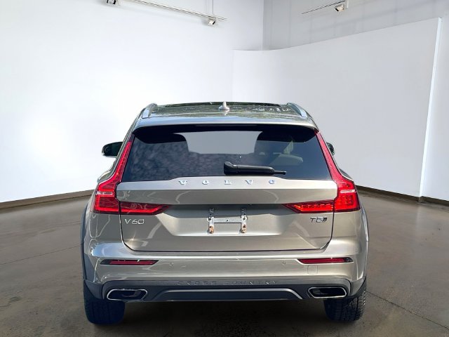 Used 2020 Volvo V60 T5 Cross Country AWD/4WD image 5
