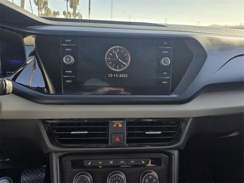 Used 2022 Volkswagen Taos SE w/ Panoramic Sunroof Package image 21