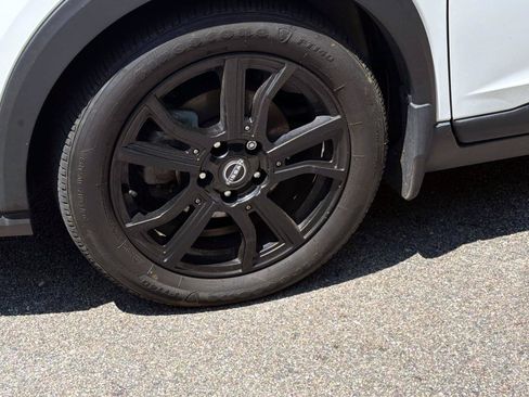 Used 2023 Nissan Kicks SR w/ SR Premium Package FWD image 5