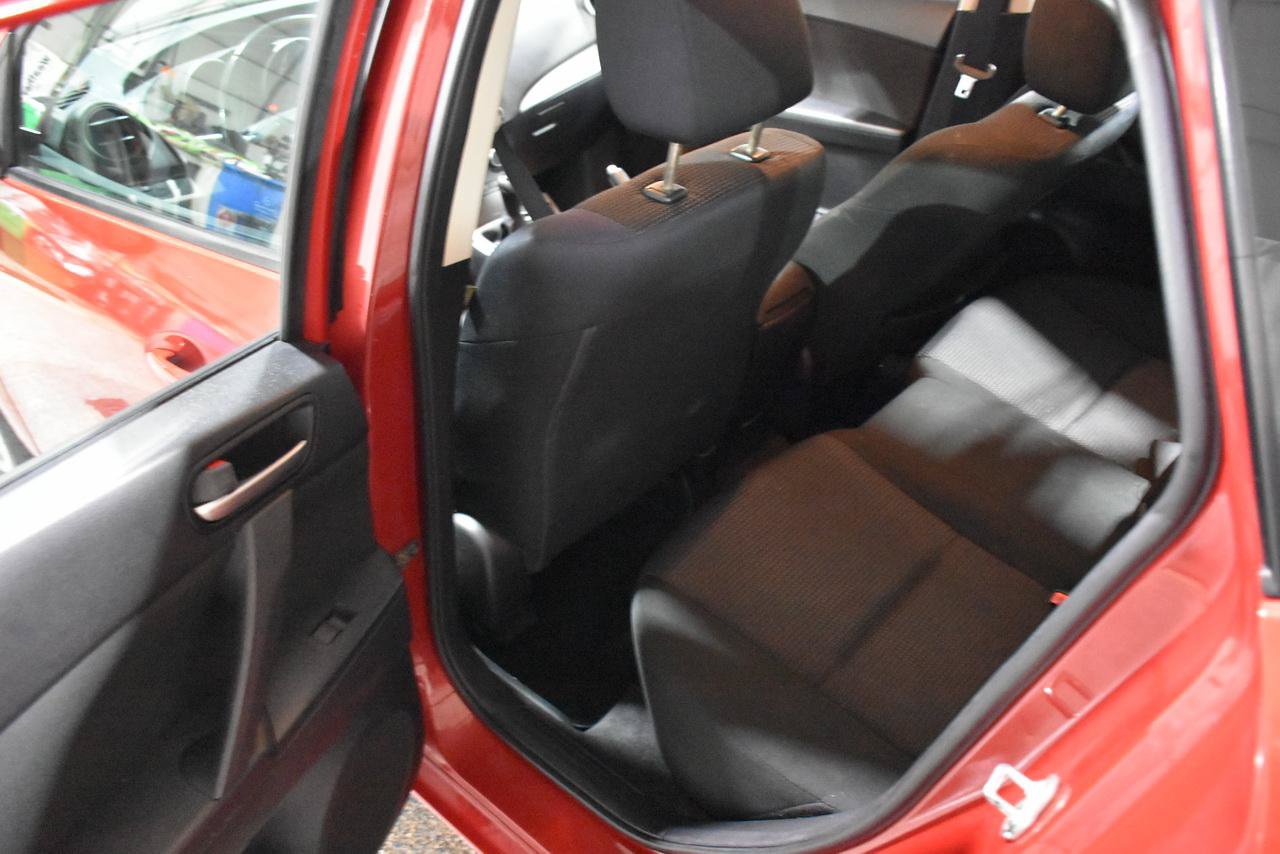 Used 2013 MAZDA MAZDA3 i Touring FWD image 40