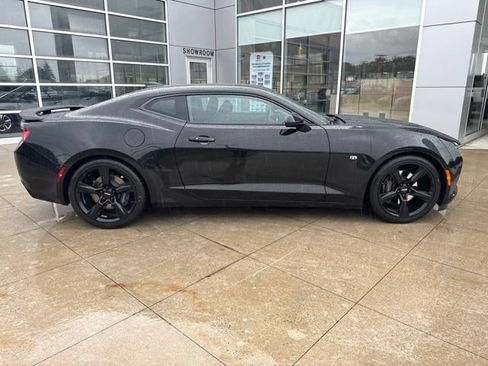 Used 2018 Chevrolet Camaro SS w/ LPO RS/SS Interior Package RWD image 8