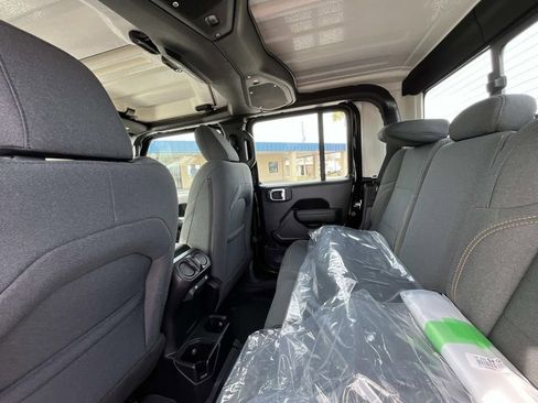 New 2026 Jeep Gladiator Sport AWD/4WD image 11