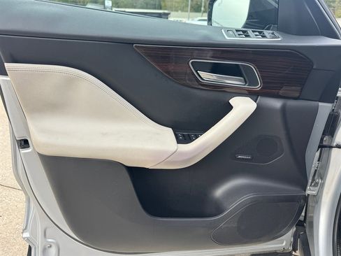 Used 2018 Jaguar F-PACE Prestige image 13