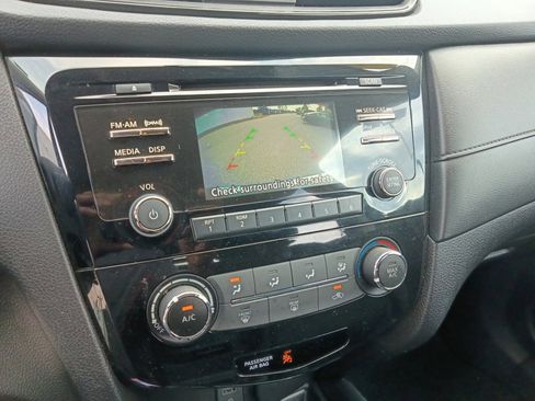 Used 2017 Nissan Rogue S AWD/4WD image 23