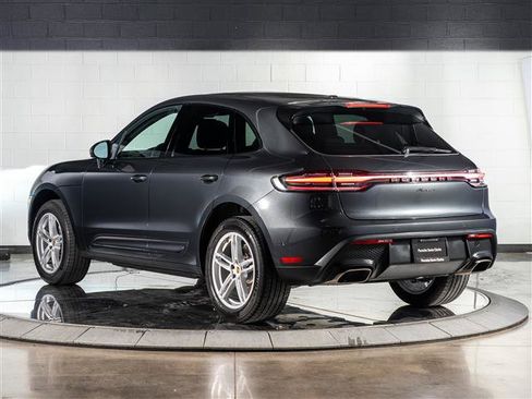 Certified 2025 Porsche Macan image 3
