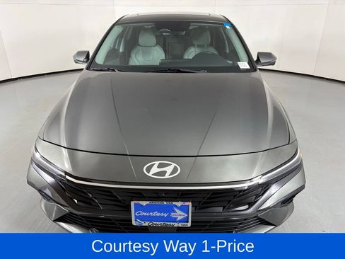 Used 2024 Hyundai Elantra Limited FWD image 4