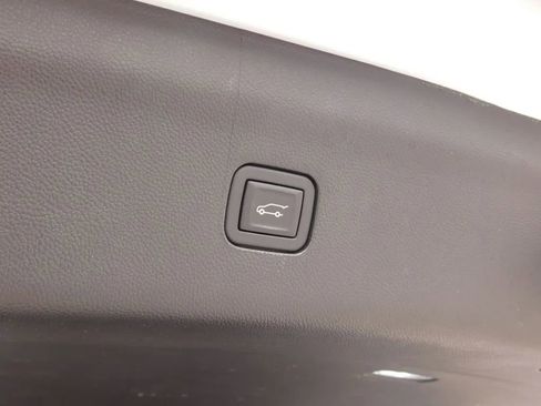 Used 2024 Buick Enclave Premium image 10