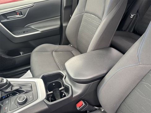 Used 2022 Toyota RAV4 SE image 27