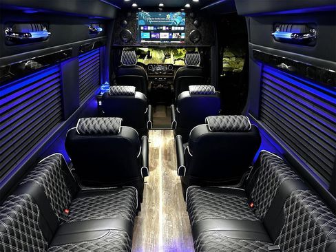Used 2024 Mercedes-Benz Sprinter 3500 image 23