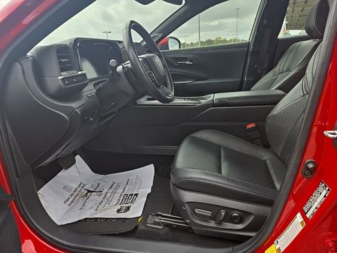 Used 2023 Toyota Crown Platinum image 10