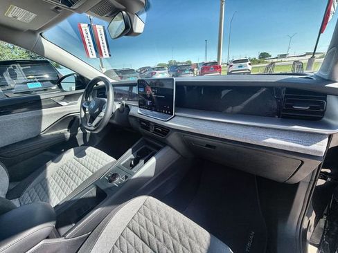 Used 2025 Volkswagen Tiguan S FWD image 28