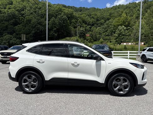 Used 2025 Ford Escape ST-Line w/ Tech Pack #1 AWD/4WD image 3