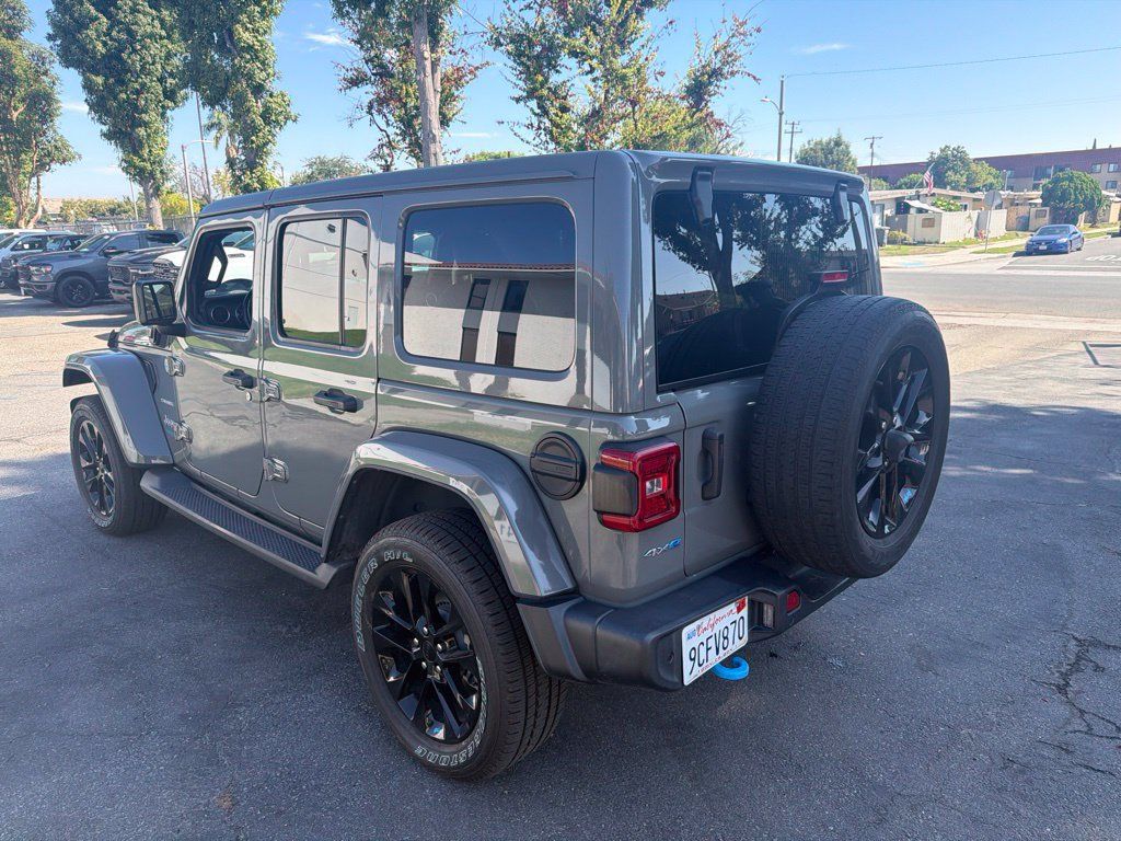 Used 2022 Jeep Wrangler Unlimited Sahara w/ Cold Weather Group AWD/4WD image 3