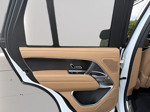 Certified 2025 Land Rover Range Rover SE AWD/4WD image 28