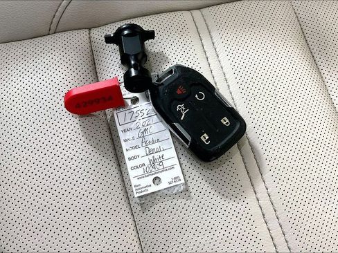 Used 2021 GMC Acadia Denali w/ Denali Technology Package image 10