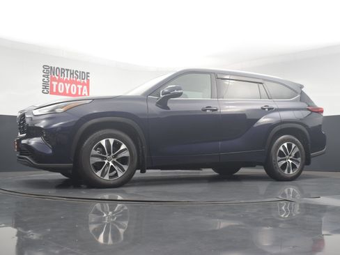 Used 2022 Toyota Highlander XLE AWD/4WD image 30