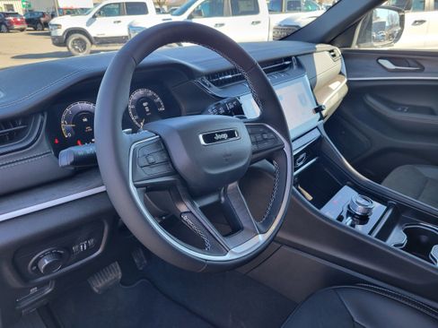 New 2026 Jeep Grand Cherokee Altitude image 6