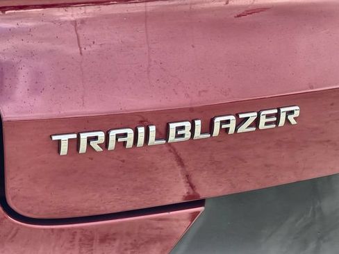 Used 2024 Chevrolet TrailBlazer LT FWD image 30
