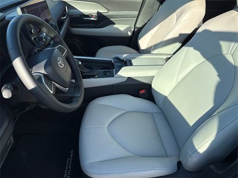 Used 2026 Toyota Grand Highlander XLE image 21