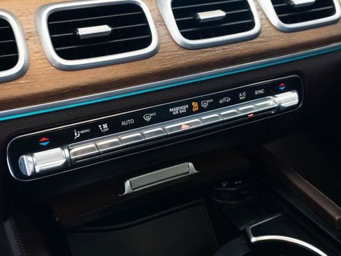 Used 2022 Mercedes-Benz GLE 350 4MATIC w/ Premium Package image 29