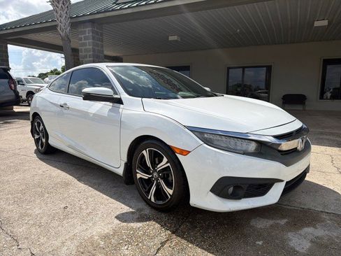 Used 2016 Honda Civic Touring image 3
