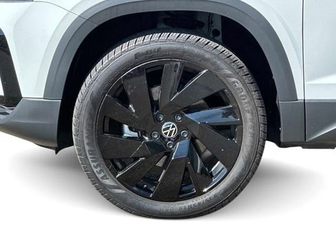 Used 2023 Volkswagen Taos SEL w/ Black Wheel Package AWD/4WD image 8