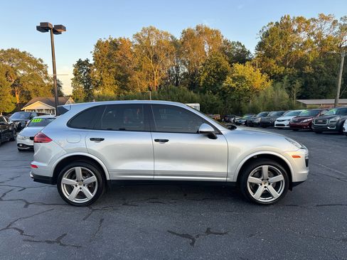 Used 2018 Porsche Cayenne image 6