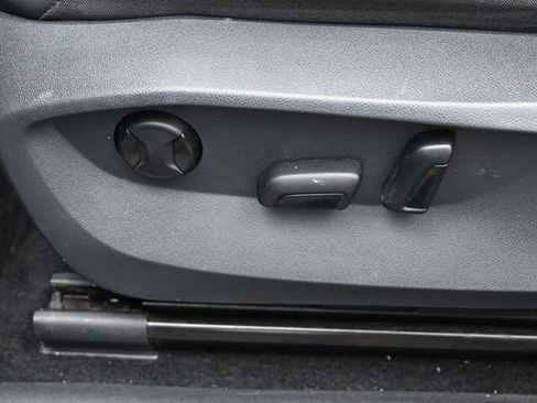 Used 2022 Volkswagen Tiguan SE AWD/4WD image 10