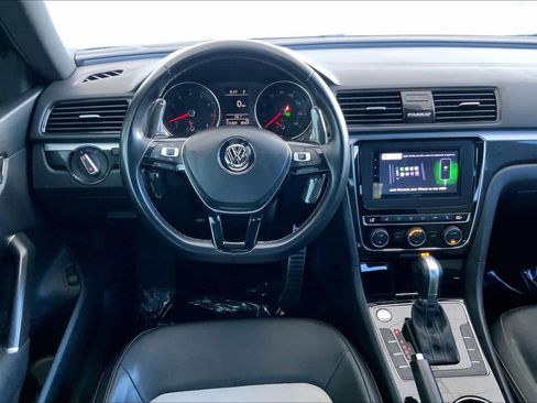 Used 2018 Volkswagen Passat GT image 6