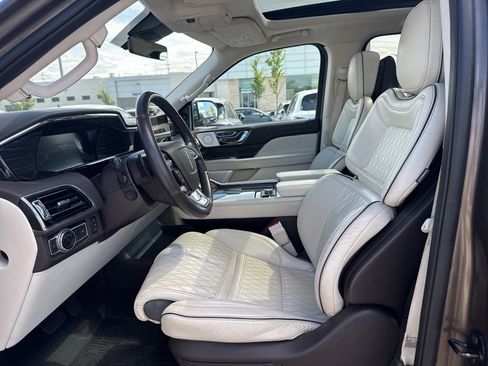 Used 2021 Lincoln Navigator Black Label w/ Cargo Convenience Package AWD/4WD image 9