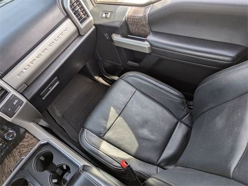 Used 2019 Ford F350 Lariat image 18