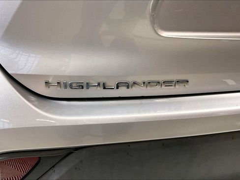 Used 2021 Toyota Highlander XLE FWD image 7
