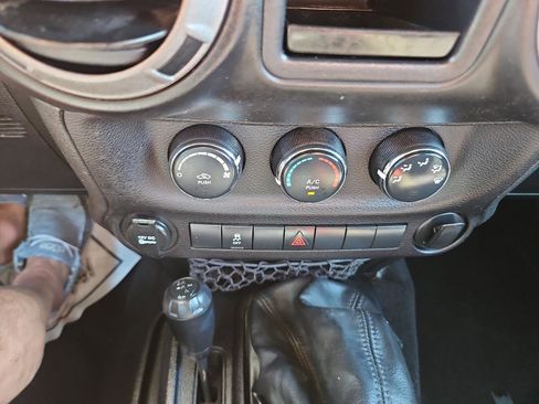 Used 2012 Jeep Wrangler Unlimited Sport AWD/4WD image 29