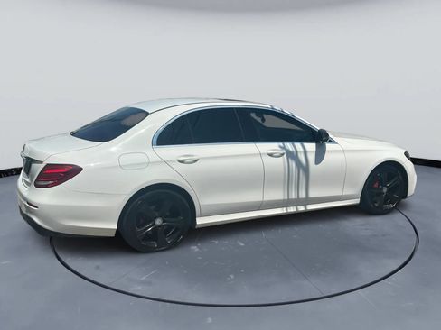 Used 2017 Mercedes-Benz E 300 image 4