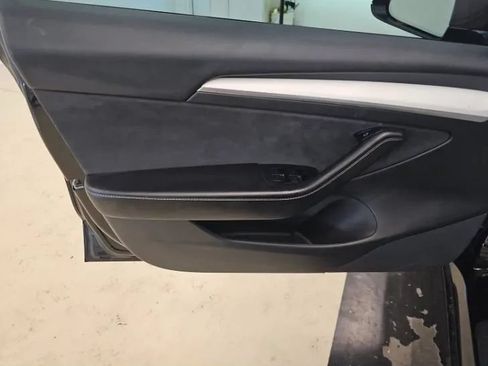 Used 2021 Tesla Model 3 Standard Range Plus RWD image 9
