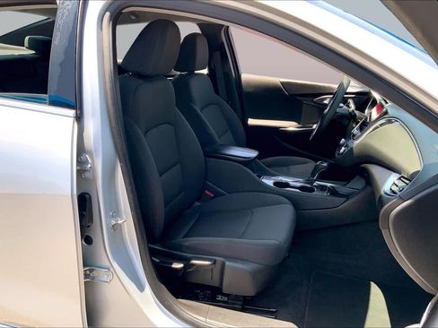 Used 2020 Chevrolet Malibu LT FWD image 9