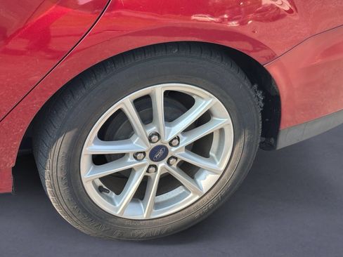 Used 2015 Ford Focus SE w/ Reverse Sensing Package FWD image 5