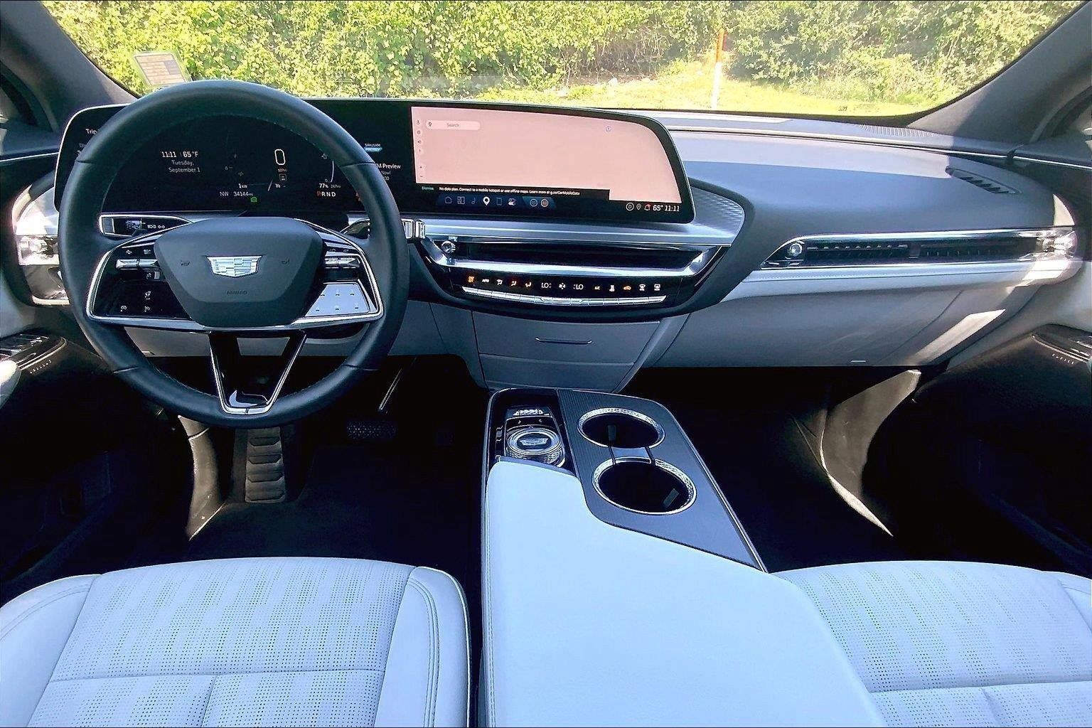 Certified 2024 Cadillac Lyriq Luxury AWD/4WD image 21