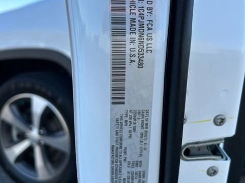 Used 2022 Jeep Cherokee Limited image 33